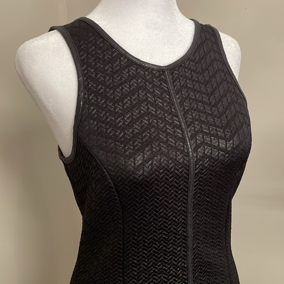 Monteau Los Angeles Bodycon Dress - Picture 3 of 7